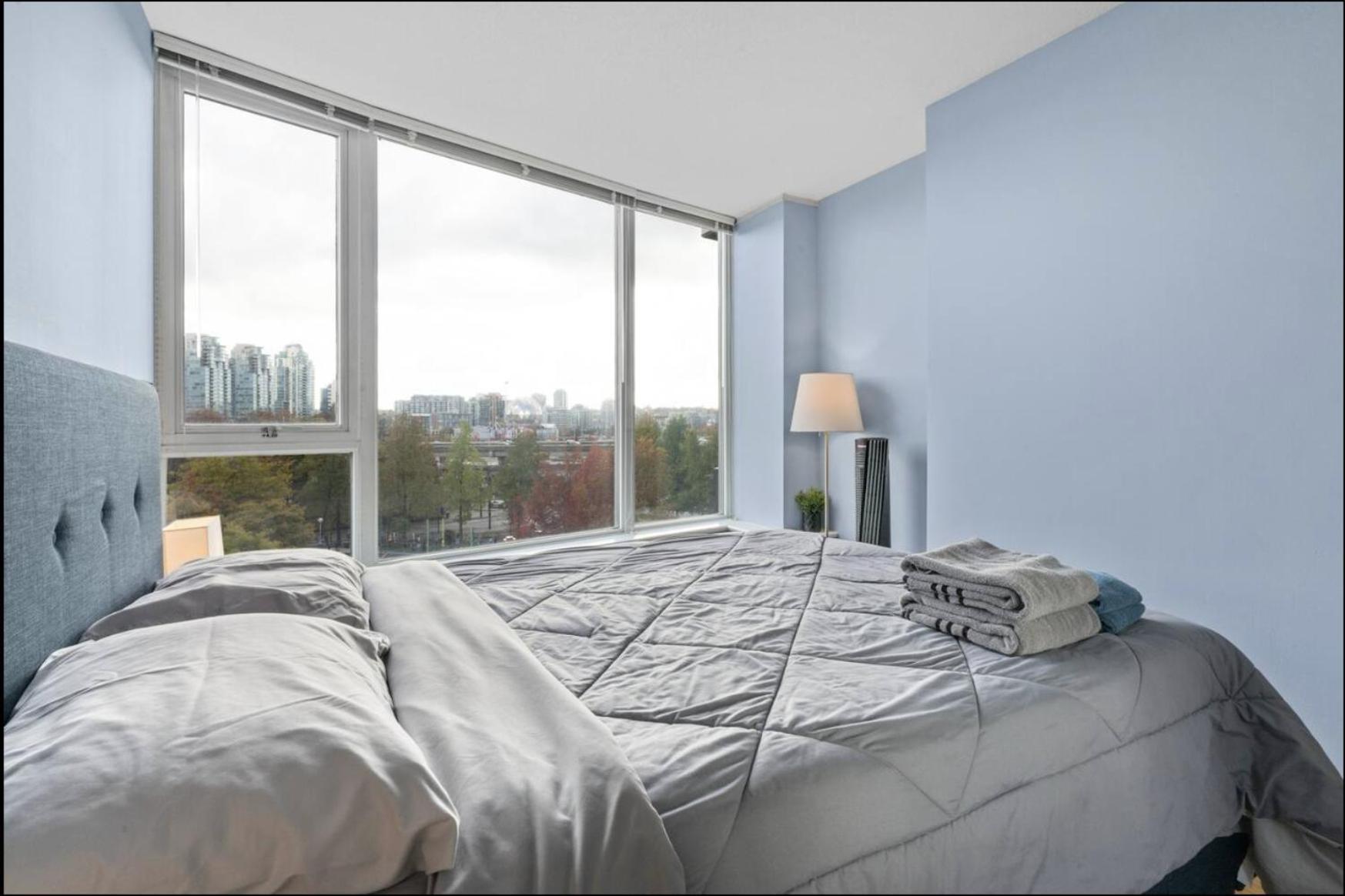 Spacious 1br&office,views,freeparking,amenities *