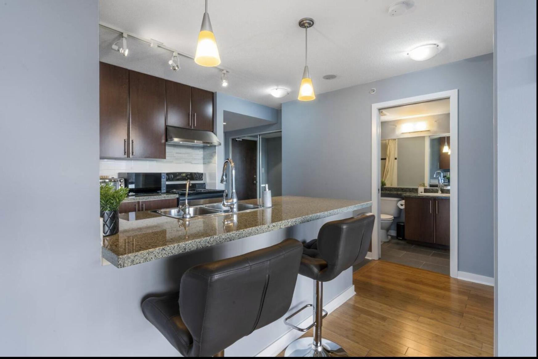 Apartment Spacious 1br&office,views,freeparking,amenities Vancouver