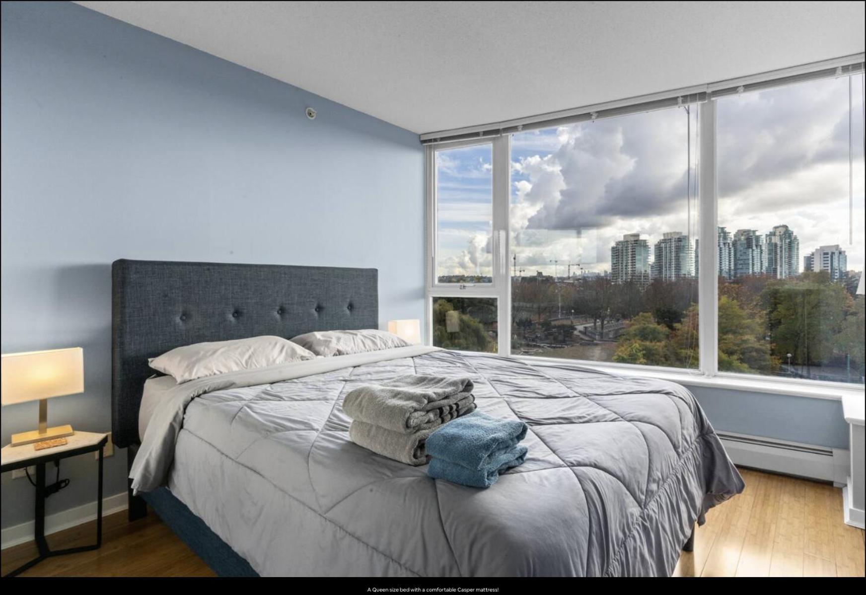 Spacious 1br&office,views,freeparking,amenities * Vancouver