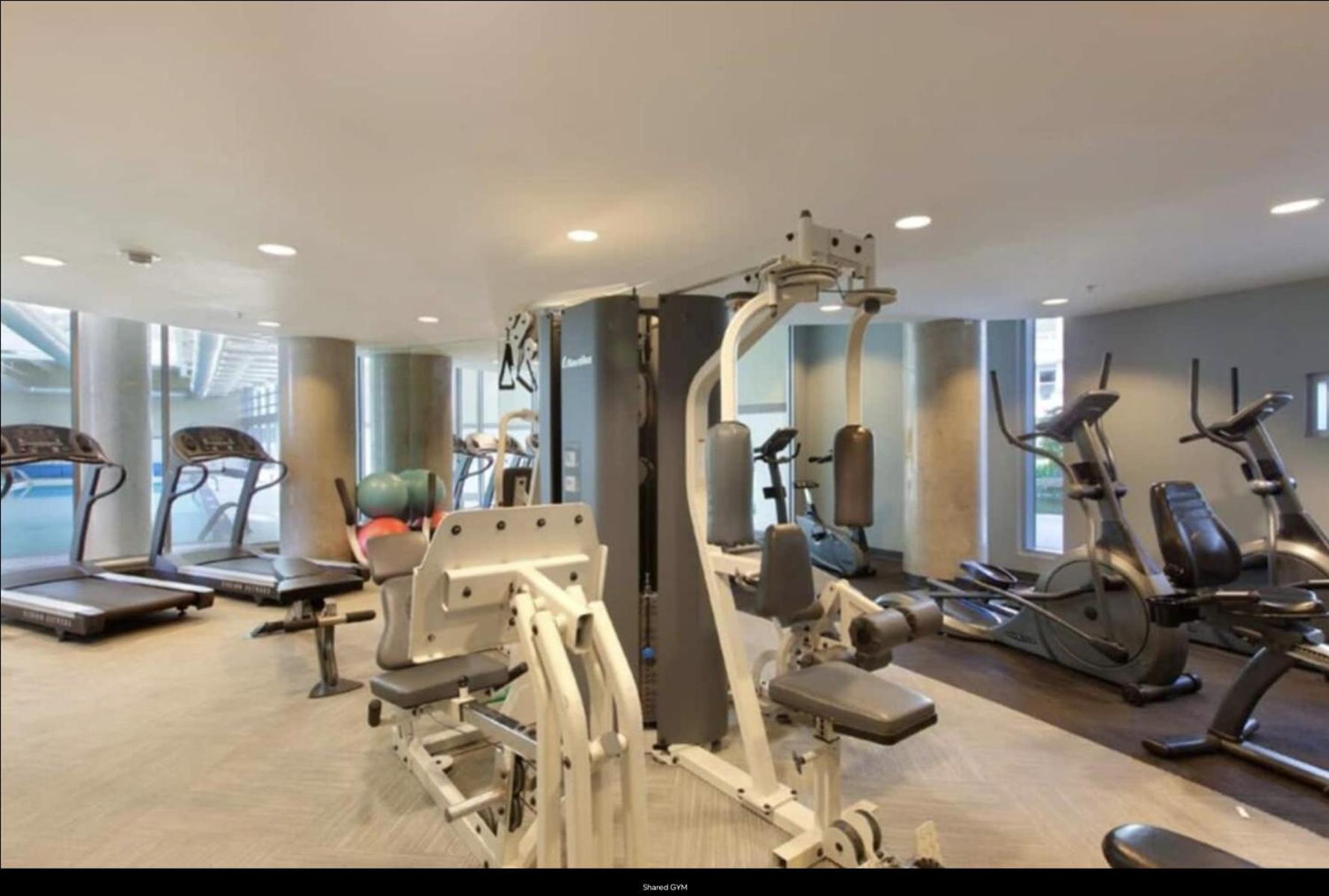 Spacious 1br&office,views,freeparking,amenities Apartment Vancouver