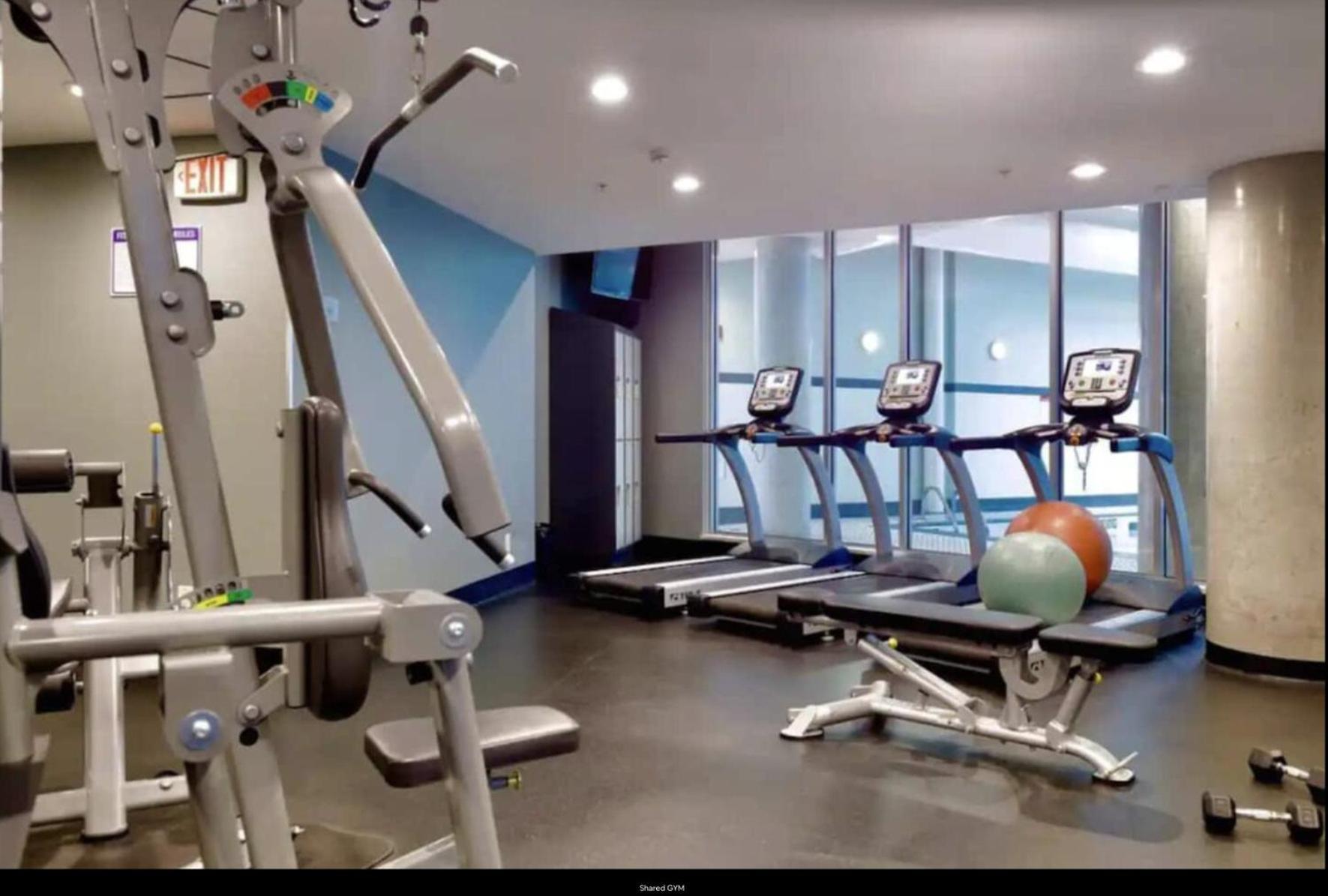 Spacious 1br&office,views,freeparking,amenities Apartment Vancouver