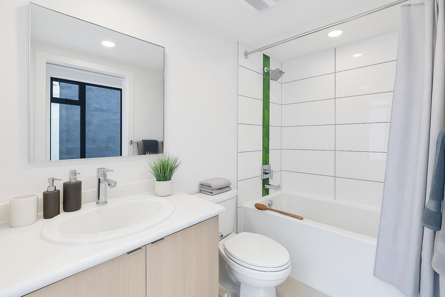 Apartment Bright And Airy 2-bedroom In Chinatown Vancouver