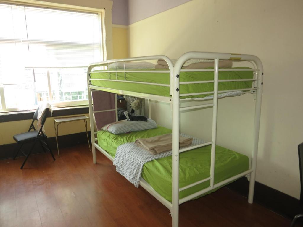 C&n Backpackers Central Station Hostel Vancouver