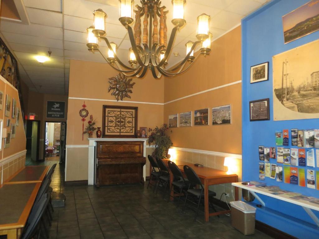 C&n Backpackers Central Station * Vancouver