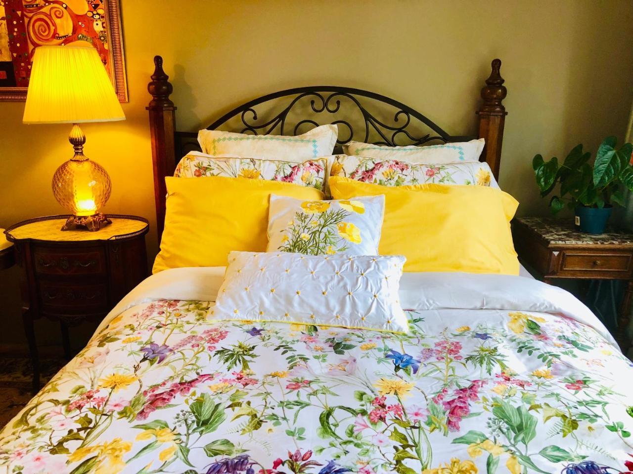 The Sunshine House-free Parking Bed & Breakfast