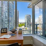 Stunning 2 Bedroom Condo With Downtown Views!!!