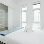 Cozy 2-Bedroom Condo In Vancouver