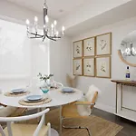 Luxury 3Br Th W Peloton-Central & Yvr I 2Parking