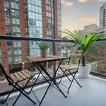 Heart Of Downtown King Suite/Parkng/Pool/Gym/Sauna