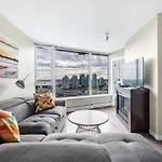 Explore Vancouver Downtown From Luxury 1 Bed/Bath