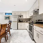 Modern Retreat Near Vancouver\'S Attractions