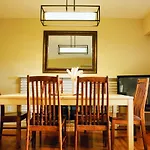 Spacious Home 15Mins To Downtown