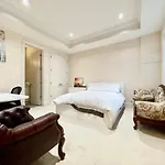 Vancouver Luxury Hotel