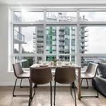 Urban Oasis: Stylish Apartment Retreat At Ubc
