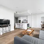 Urban Oasis: Stylish Apartment Retreat At Ubc
