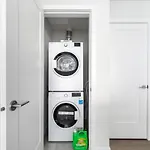 Urban Oasis: Stylish Apartment Retreat At Ubc