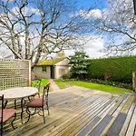 Tranquil Haven Near Attractions 2Bd Upper Floor Or 2Bd Basement Floor