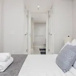 Luxury 3Br Th W Peloton-Central & Yvr I 2Parking