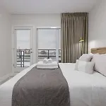 Luxury 3Br Th W Peloton-Central & Yvr I 2Parking