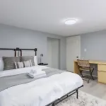 Spacious 4 Bedroom House In Park Drive