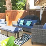 Heart Of Kitsilano Area,5 Mins Walk To Kits Beach,No Share With Other People Stay