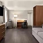Days Inn by Wyndham Vancouver Downtown