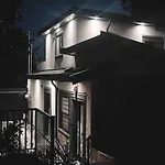 Modern Home In Vancouver Close To Downtown And Airport