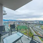 Sub-Penthouse Apartment With Jacuzzi Pool & Sauna