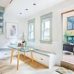 Easeful 2 Bedroom Unit Near English Bay