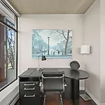 Modern Luxury Retreat In Vibrant Gastown With Parking