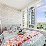 Luxurious 2-Bedroom Retreat With Panoramic Cityscape