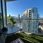 Luxury Condo With Jacuzzi Pool & Sauna In Prime Location