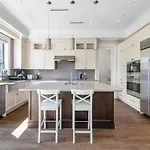 Elegant 2Bd Bastment Room In Van