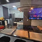Designer-Luxury. Waterview, Parking, Rooftop Pool