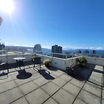 Designer-Luxury. Waterview, Parking, Rooftop Pool