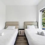 Charming And Modern Retreat In Vancouver Trendy 42Nd Avenue Neighbourhood