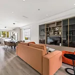 Charming And Modern Retreat In Vancouver Trendy 42Nd Avenue Neighbourhood