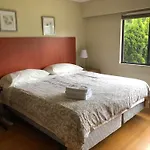 Comfort Cottage Guest House Near Subway Station, Bus And Downtown
