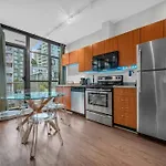 Lovely 2-Bedrooms Downtown Suite Free Parking