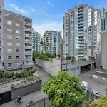 Lovely 2-Bedrooms Downtown Suite Free Parking
