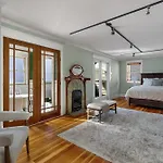 The Vancouver Heritage Home - Mount Pleasant
