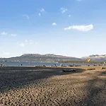 Adorable 1-Bedroom Apartment On Kitsilano Beach