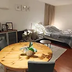 Cozy Commercial Oasis - Private Entrance Studio