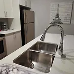 Modern Elegance: Luxe 2Br2Ba Townhouse In Downtown Vancouver