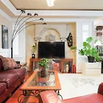 Deluxe Room With Ensuite Washroom In Villa