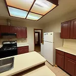 Kitsilano Home Stay - Minutes To Beach, Downtown & Ubc