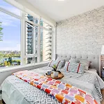 Urban Oasis Stylish 2 Bedroom Apartment With Unforgettable City Views And Top Amenities