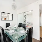 Urban Oasis Stylish 2 Bedroom Apartment With Unforgettable City Views And Top Amenities
