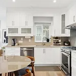 Charming 3Br Home In A Lovely Vancouver Neighborhood