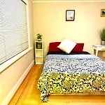 Vancouver Charming Homestay Near Restaurants, Beach And Transit